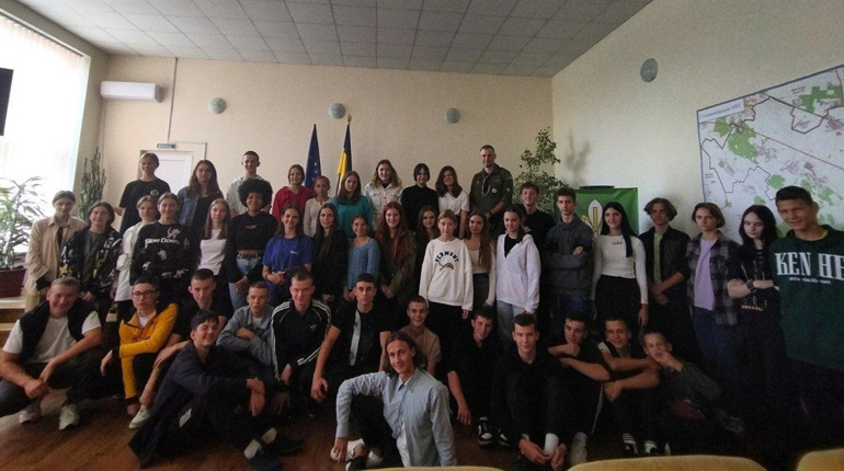 Скаути спільноти "Пласт" завітали у Студениківську громаду: яким досвідом ділилися із школярами?
