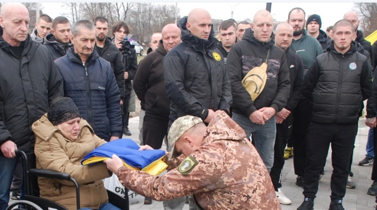 Назавжди 37... У Шостці попрощались з кулеметником легендарного штурмового підрозділу «Артан Х»