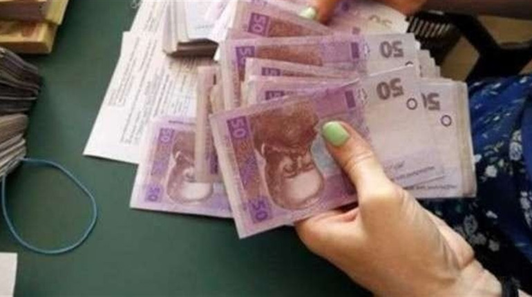 На Сумщині судитимуть жінку, яка здала в ломбард ноутбуки для навчання дітей