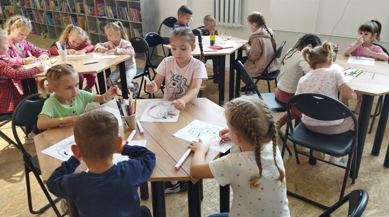 Новини воєнного часу. Старокостянтинівщина. 10 років за вбивство, робочі засідання, сміх малечі