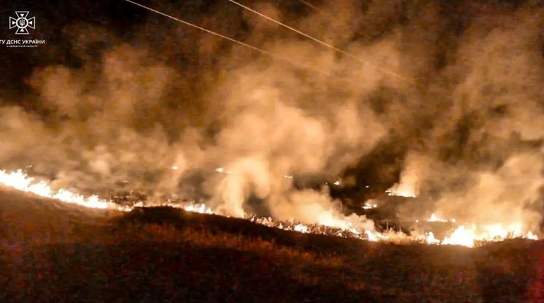 На Черкащині через займання сухої трави постраждала жінка