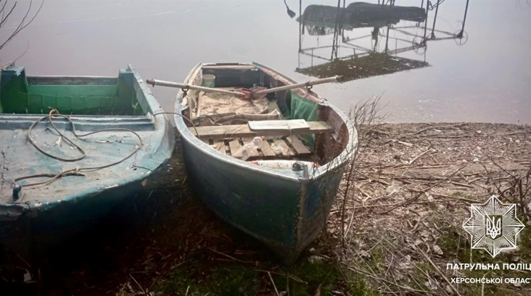 На Херсонщині затримали двох чоловіків, що п'яними каталися на човні по Дніпру
