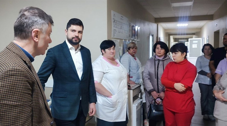 Про що шосткинські медики і педагоги говорили з народним депутатом