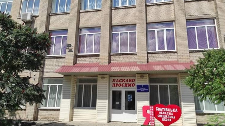Викрадених з Харківщини дітей окупанти сховали в школі-інтернаті Сватового. Навіщо