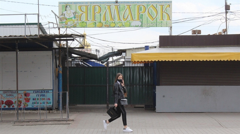 Пока в стране готовятся – в Мелитополе рынки уже открывают