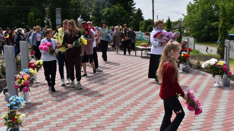 Пам’ять про тих, хто не повернувся: у Григорівці відкрили Алею Героїв