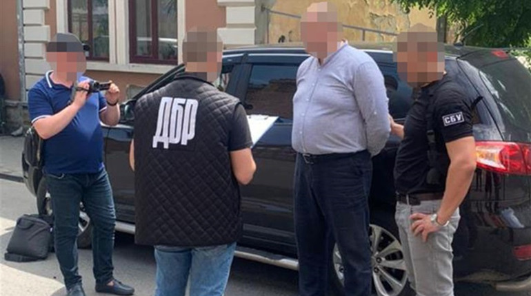 Хабар за закриття кримінального провадження: на Буковині СБУ викрила поліцейського
