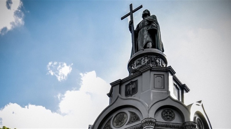 День Української Державності. У Дніпрі для переселенців з Луганщини влаштували свято