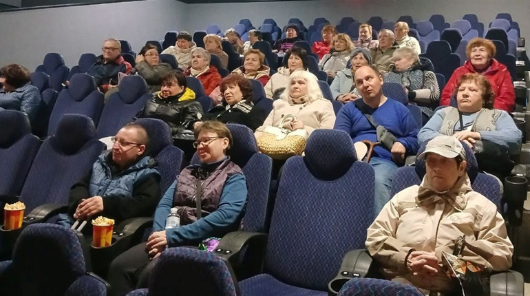 Не просто похід у кіно: як у Первомайську об’єднуються люди різного віку й досвіду