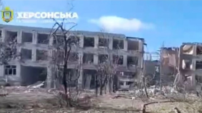 Окупанти завдали авіаудару по Херсону: 16 поранених серед них є діти