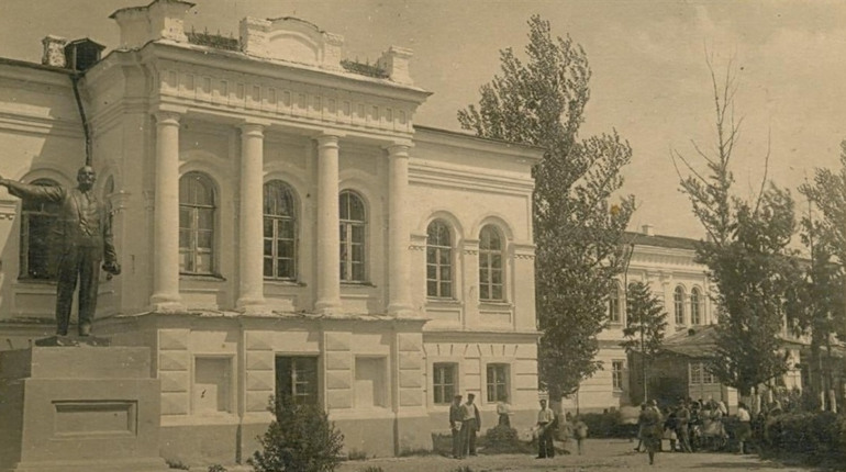 Як століття тому святкували 50-річчя від дня створення Глухівського учительського інституту