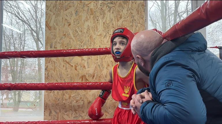 «Незламний дух» у Жовтих Водах: 25 пар боксерів зійшлися на рингу під час міського турніру