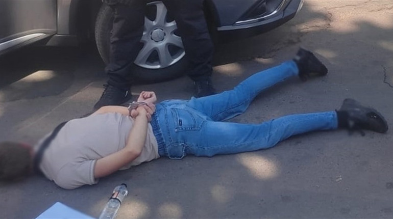 20 тисяч доларів за виїзд військовозобов'язаного за кордон: поліція затримала "благодійника"