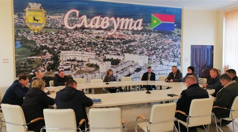 В Славутській міській лікарні ковідним хворим не вистачає кисню. Хто винен?