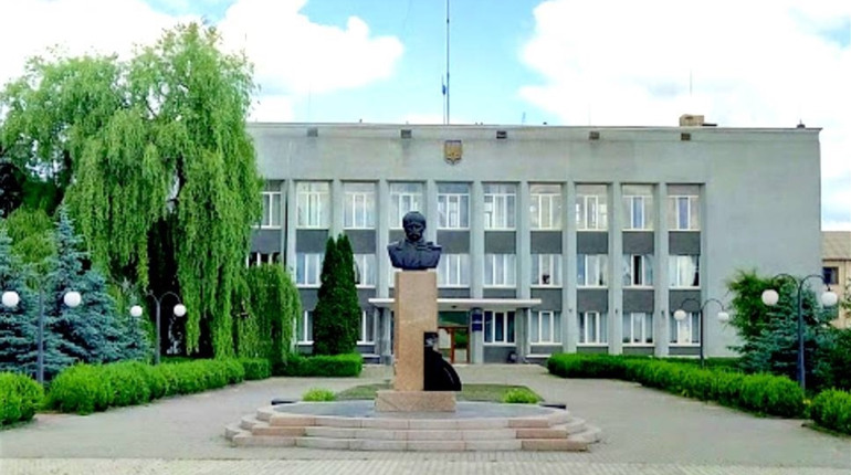 Працівників Володимирецької РДА рішенням Кабміну в листопаді мають скоротити на третину 