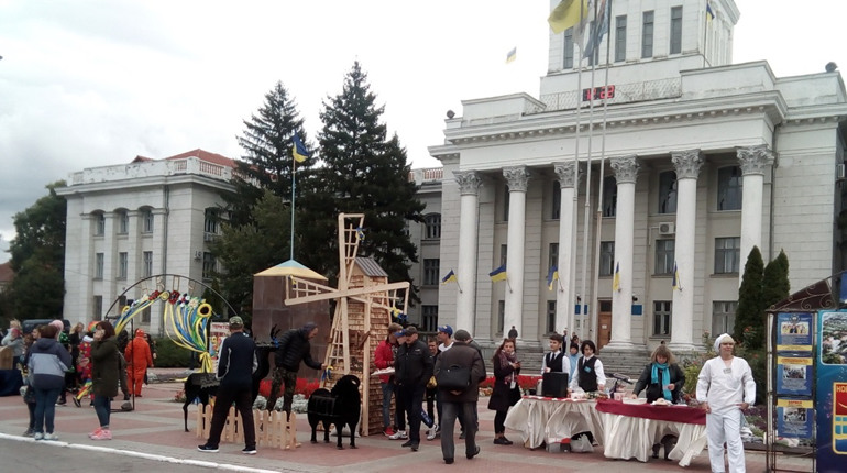 Скільки новокаховчан хочуть повернуться додому