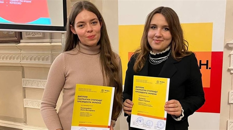 Розумні та успішні: 2 уманських дівчат отримали стипендії Президента України