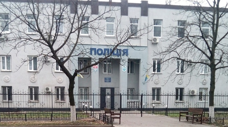 Секретаря Новокаховської міськради посадили у підвал