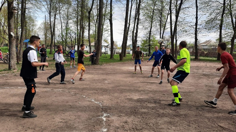 На Глухівщині відбувся благодійний турнір із міні-футболу, де зібрали 2000 гривень для ЗСУ