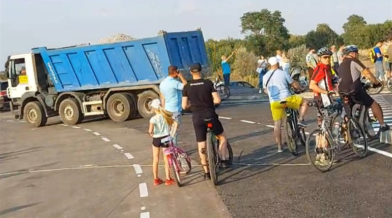 У Херсоні відкрили частину шляхопроводу — дивіться відео відкриття