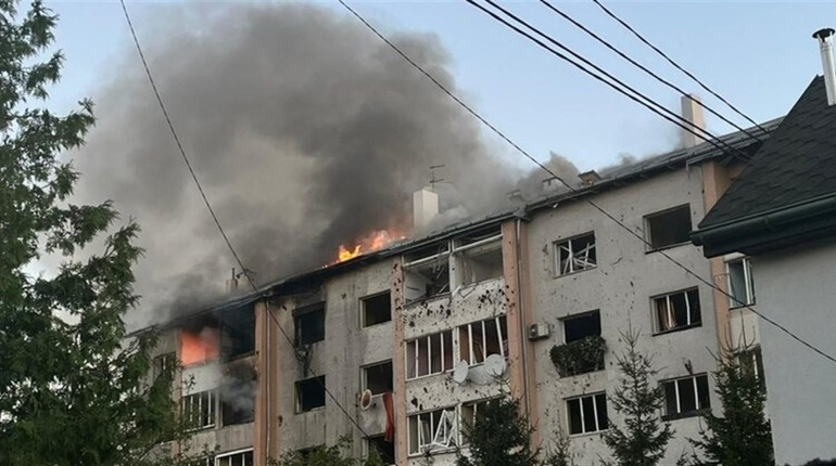 Наймасштабніший обстріл західних регіонів від початку війни: серія вибухів пролунала на Хмельниччині