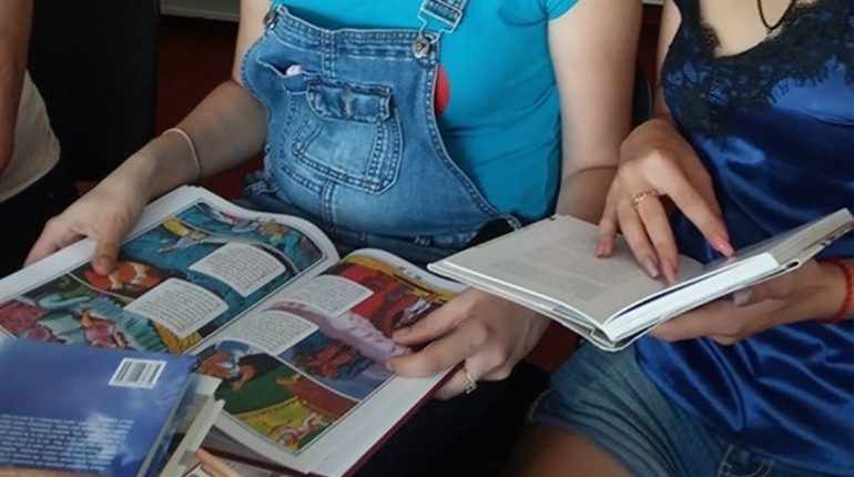 На занятті жіночого клубу в Аношкіному читали книги сучасних авторів