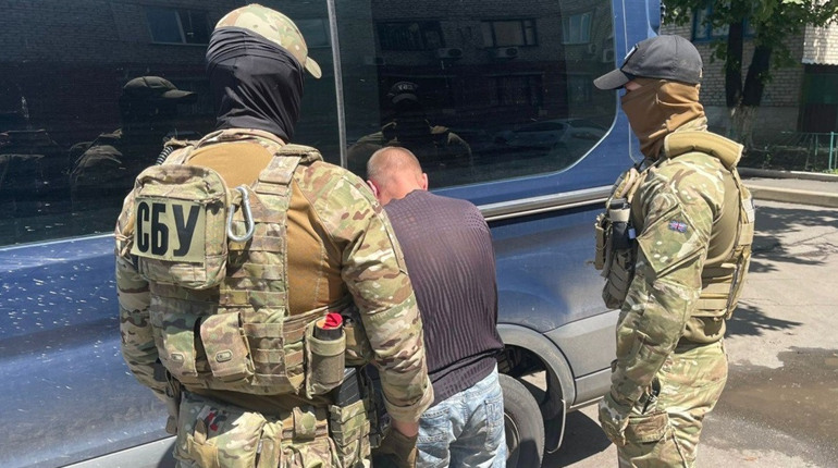 До 15 років в’язниці за співпрацю з російськими спецслужбами: СБУ затримала інформатора з Добропілля