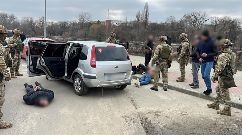 На Сумщині викрили торговців зброєю. Що загрожує учасникам угруповання?