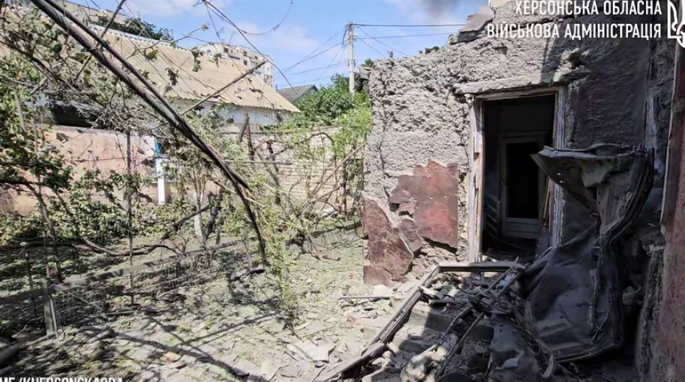 На Херсонщині армія рф поцілила у житлові квартали, навчальні заклади та критичну інфраструктуру