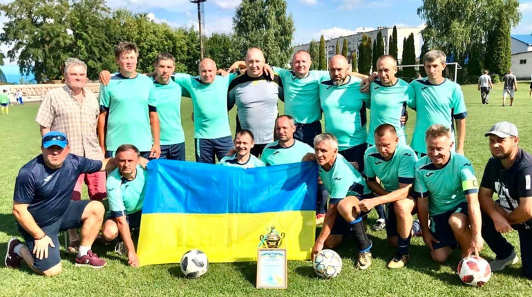 Глухівські футболісти-ветерани перемогли в обласному турнірі в Кролевці