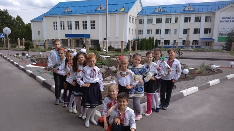 34 першокласники сядуть за парти Родниківської загальноосвітньої школи