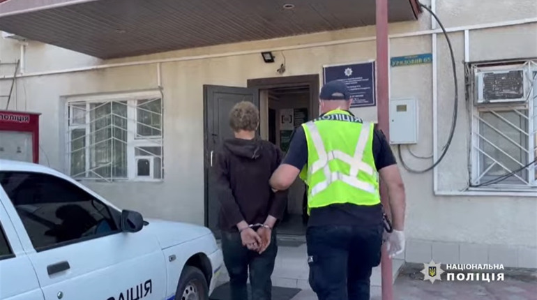 Поліція затримала чоловіка, який намагався зґвалтувати дитину. Це сталося у селі під Одесою