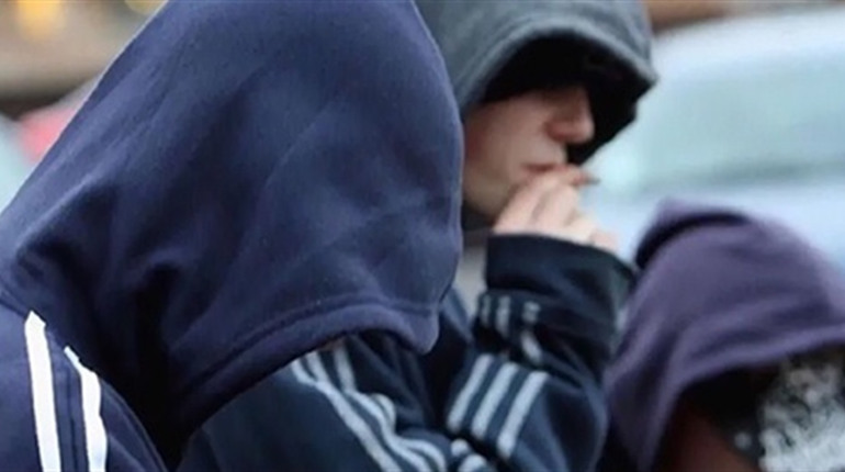 В Україні підлітки нападають на перехожих та знімають це на камеру — одного чоловіка вбили