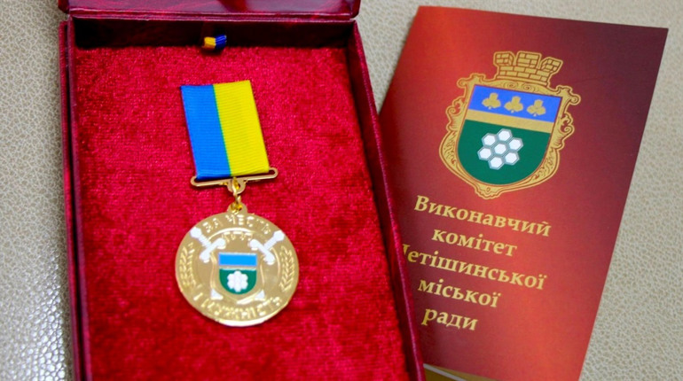 Герої живуть, доки про них пам'ятають: рідним загиблих Героїв-земляків вручили посмертні відзнаки