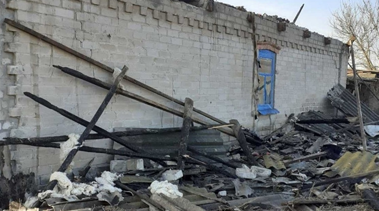 В Троицком многодетная семья осталась без крыши над головой