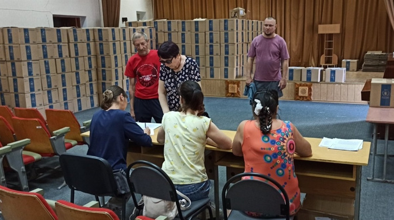 Білопільці отримують гуманітарну допомогу: огляд пакунків
