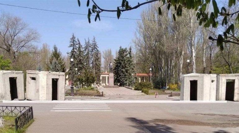 У Новій Каховці колаборанти встановлюватимуть захисні споруди