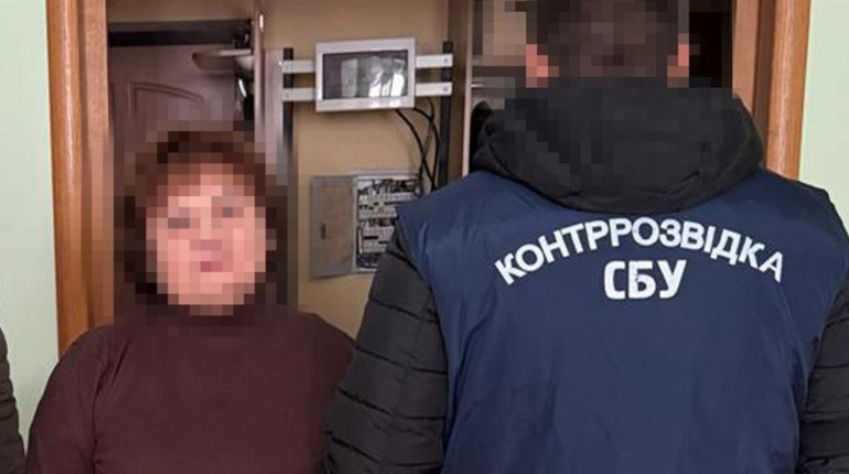 Перебіжцицю з Ялти, яка впроваджувала «освітні стандарти» РФ, затримали у Києві