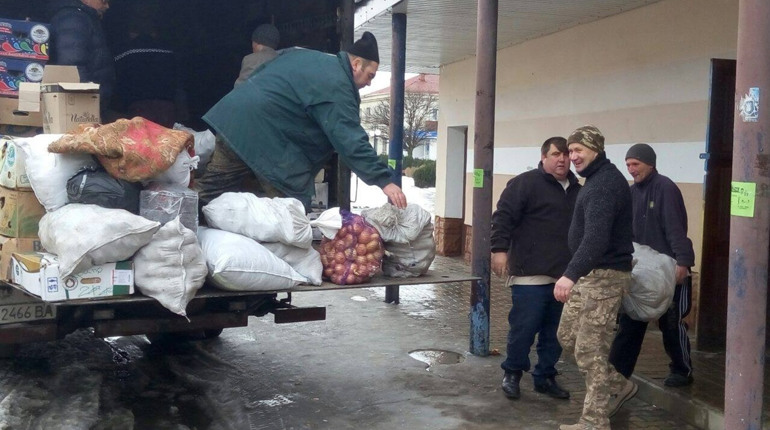 Волонтери відправили перший в цьому році вантаж з допомогою на Схід. Торік відправили 60 тонн 