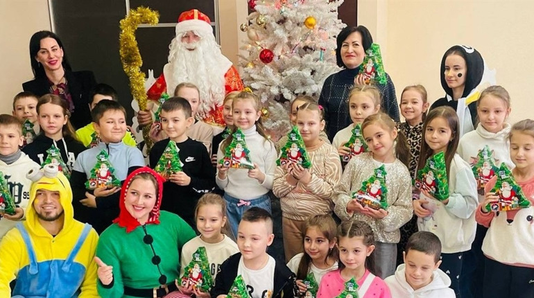 Діти-переселенці з Покровська зустріли День Святого Миколая у Дніпрі