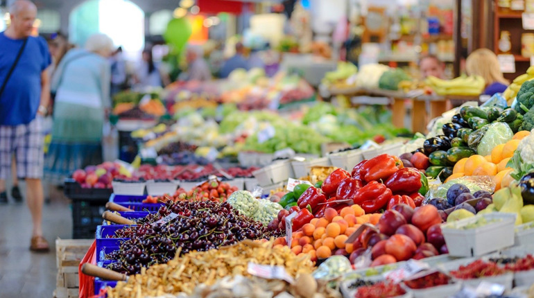 Попри рішення Міністерства охорони здоров’я продуктові ринки у Сватовому не відкриють