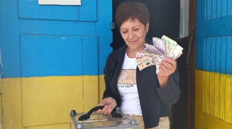 Шестирічна волонтерка з Володимирця зароблені кошти віддала волонтерам на ремонт авто для ЗСУ