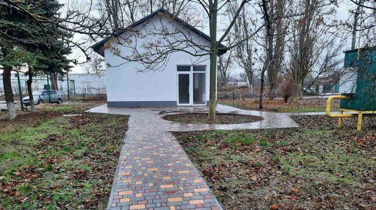 У Біляївці біля лікарні в оренду здають благоустроєну будівлю площею 40 м 2