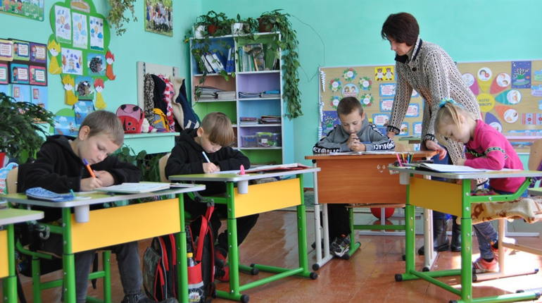 Довгі канікули: учні яких шкіл у Городку сядуть за парти аж у березні, а яких — у лютому
