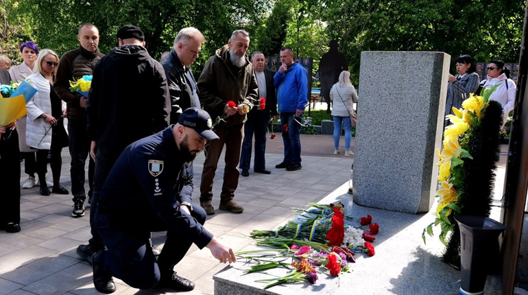 День пам'яті та перемоги: шосткинці вшанували пам'ять полеглих героїв (відео)