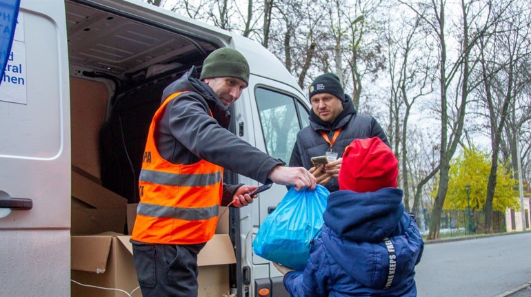 Куп’янські медики та родини з дітьми отримали нову хвилю гуманітарної підтримки від благодійників
