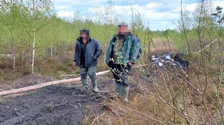 Видобували бурштин: жителів Сарненського району спіймали за незаконним промислом