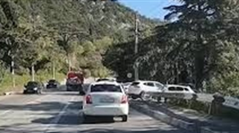 Бензиновий колапс: у Криму пальне зливають з припаркованих машин