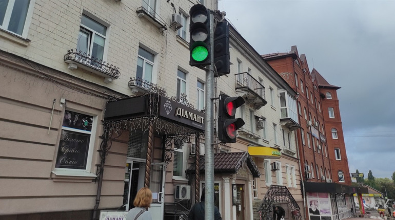 На центральній площі Ніжина відновлено роботу світлофорів!