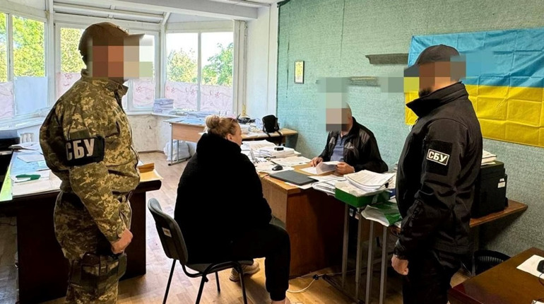 Повідомили про підозру колаборантці з Херсонщини, яка входила до окупаційної «двк»